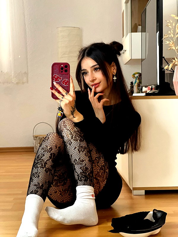 cata.leyah instagram image archive image