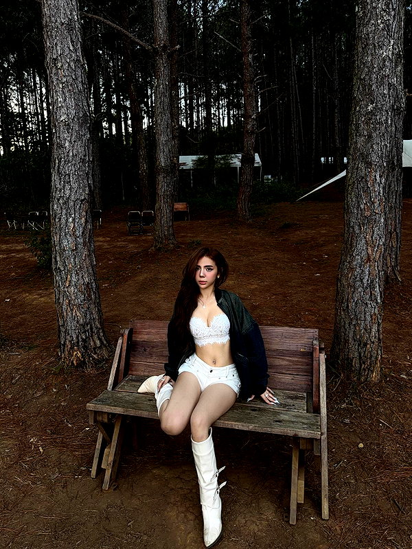 lyhythuedoxinh instagram image archive image