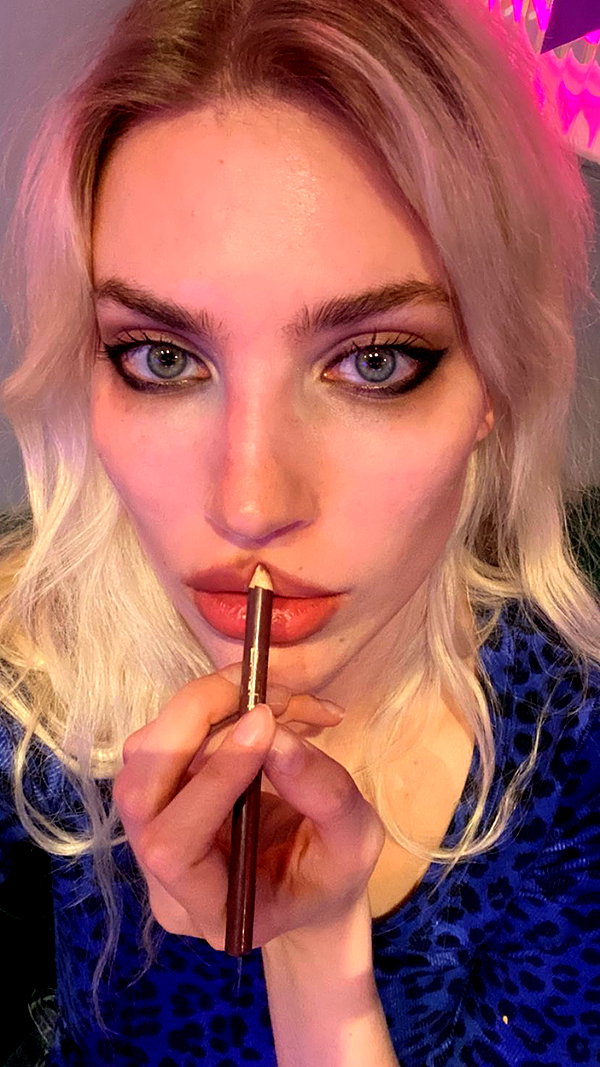 alien.hanna instagram image archive image