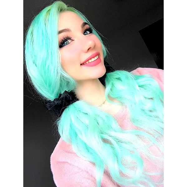 danielle.mercedie instagram image archive image