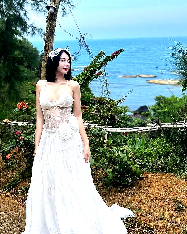 lyhythuedoxinh instagram image archive image