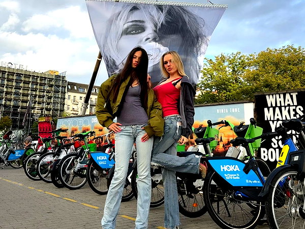 leni.bahr instagram image archive image