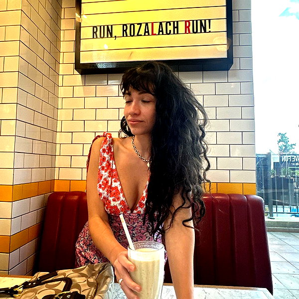 romi_henenson instagram image archive image
