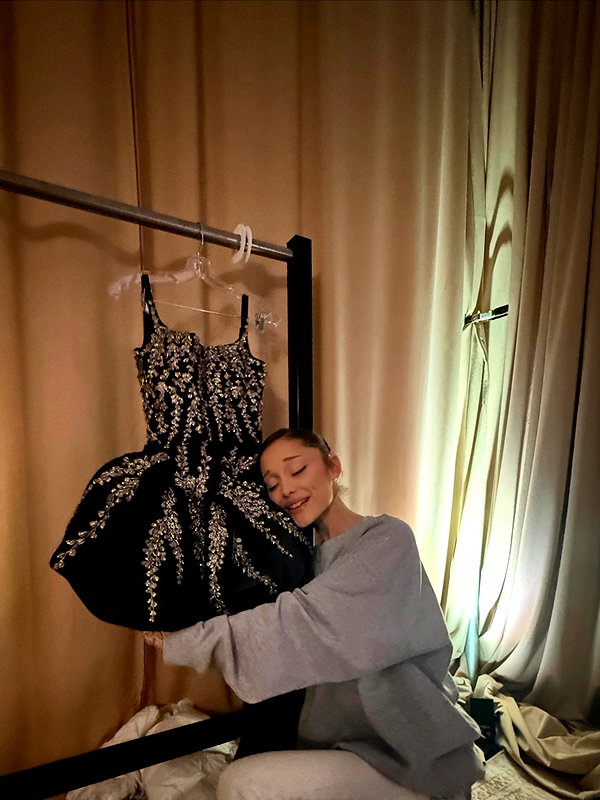 arianagrande instagram image archive image