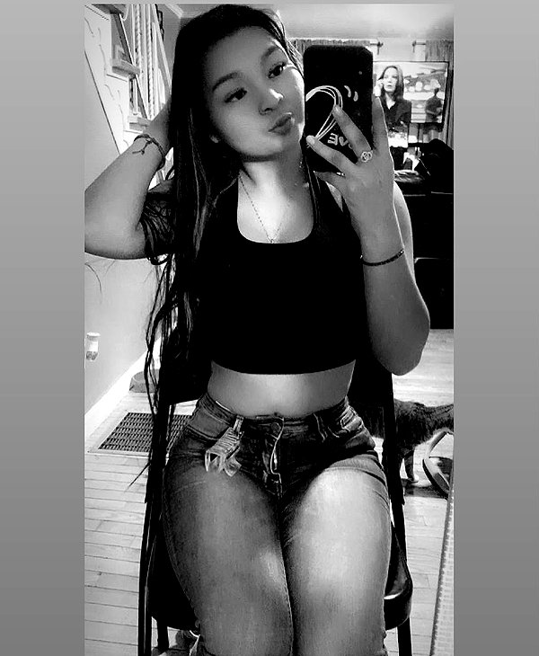 mishel_.gomez._18 instagram image archive image
