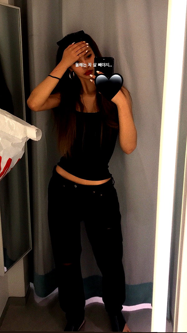 Archived image from @heroineseen on Instagram