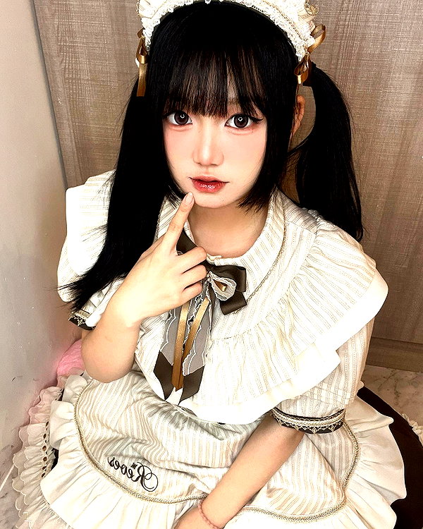 150_aiko instagram image archive image