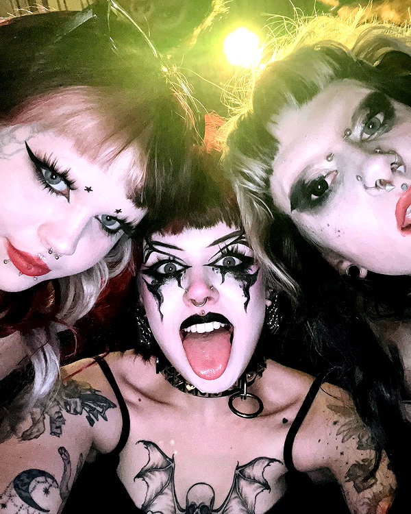 yeahimcaroline instagram image archive image