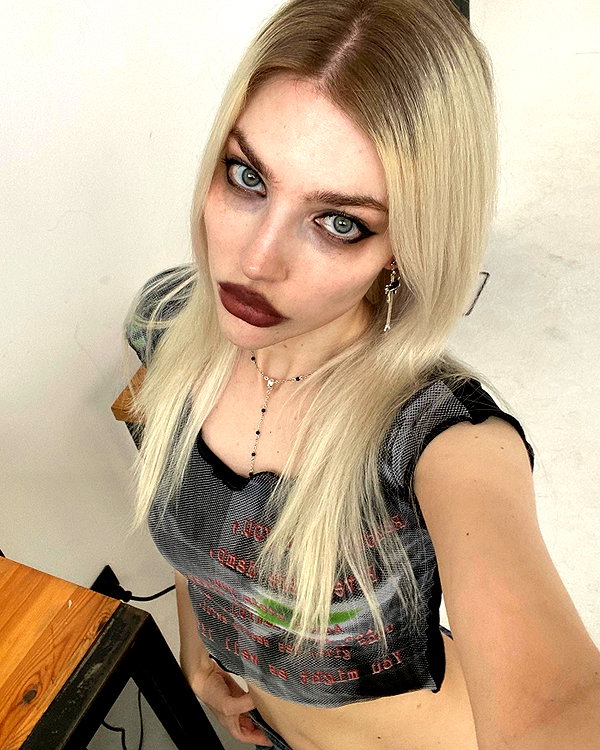 anya4everr instagram image archive image