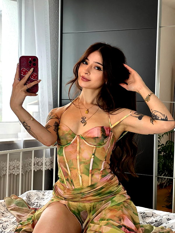 cata.leyah instagram image archive image