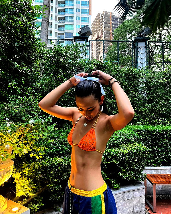 cait.knight instagram image archive image