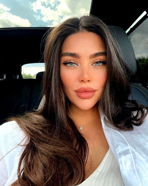 baddiesessence instagram image archive image