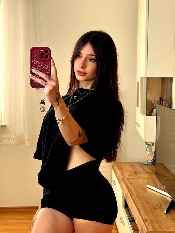 cata.leyah instagram image archive image