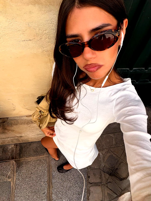 ainaratorneg instagram image archive image
