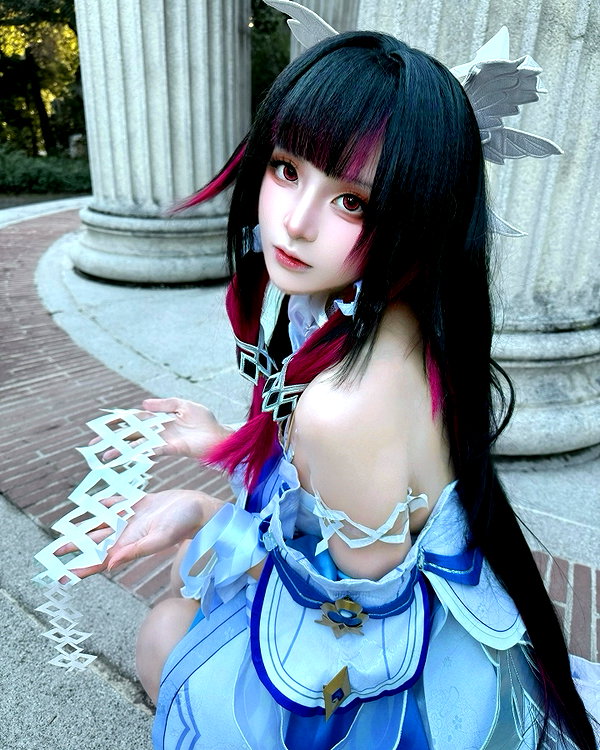 miee_cos instagram image archive image