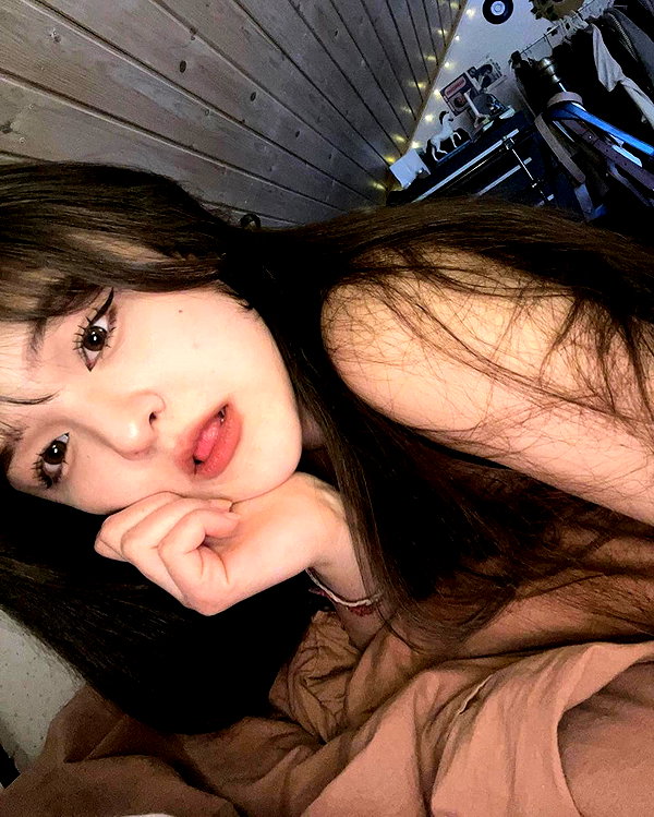 baddiesessence instagram image archive image