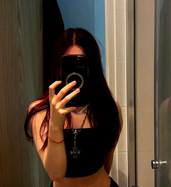 _roniira instagram image archive image