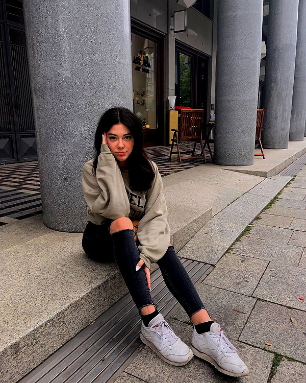 vanessa.rhd instagram image archive image
