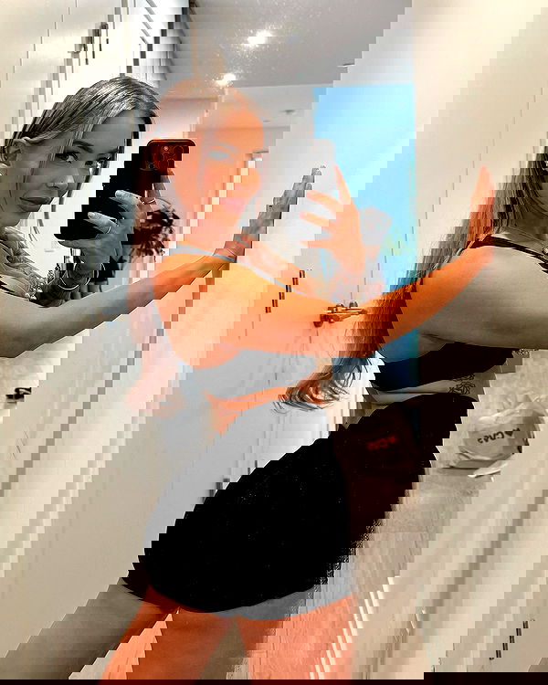 itshayleydavies itshayleydavies archive image