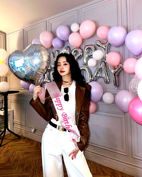 dear.zia instagram image archive image