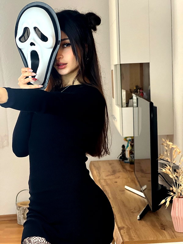 cata.leyah instagram image archive image