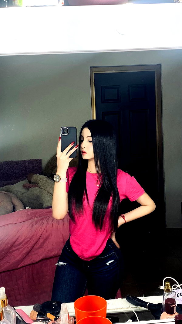 lesliesancheezz instagram image archive image
