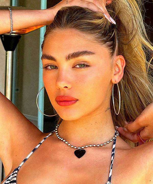 maya.keyy instagram image archive image