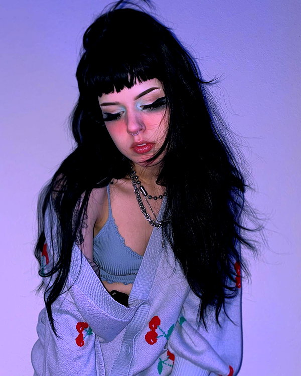 yeahimcaroline instagram image archive image