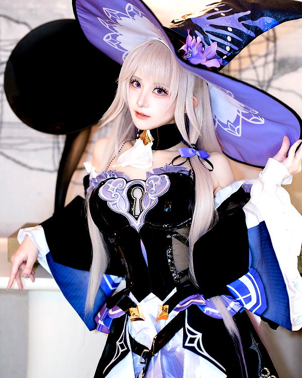 miee_cos instagram image archive image
