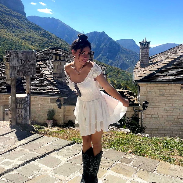 romi_henenson instagram image archive image