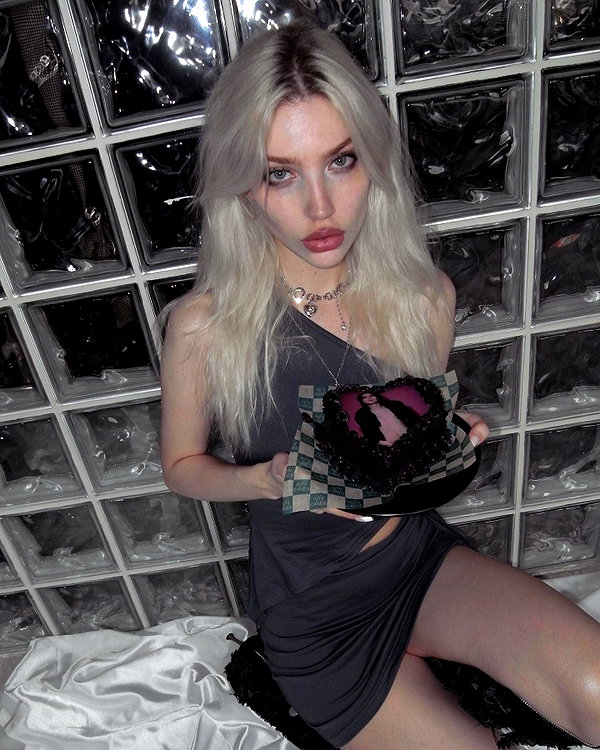 alien.hanna instagram image archive image