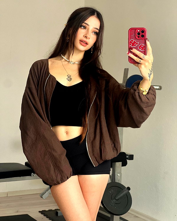 cata.leyah instagram image archive image