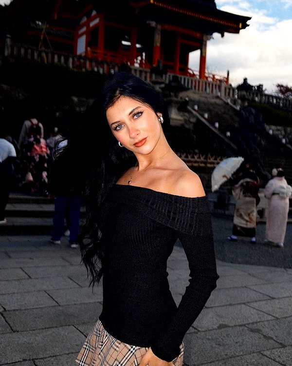 ellianawalmsley instagram image archive image