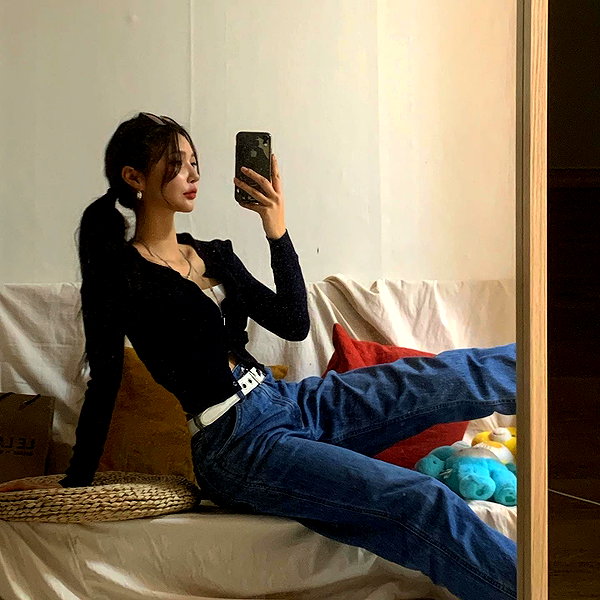 Archived image from @heroineseen on Instagram