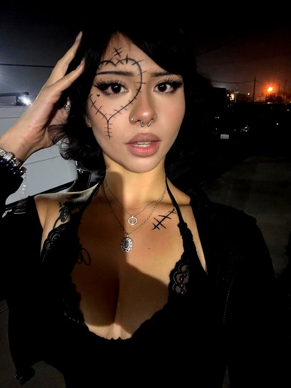 shay.la__ archive image