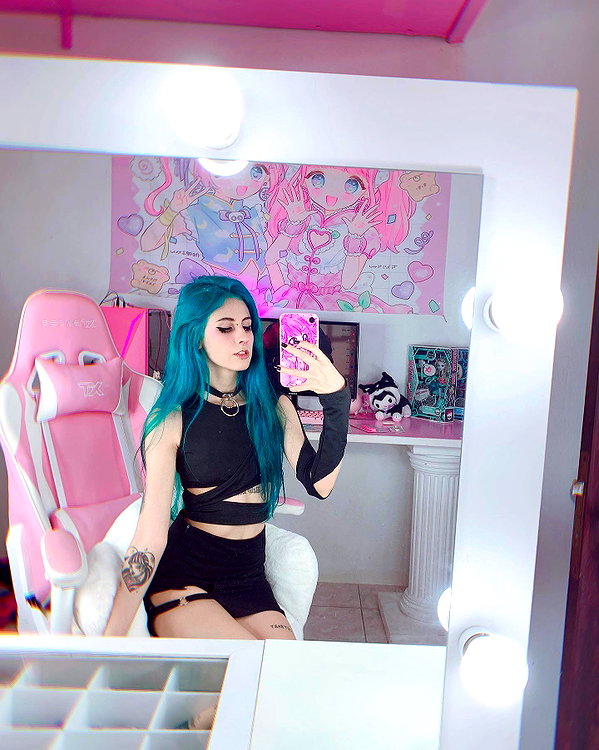 jadelaverne instagram image archive image