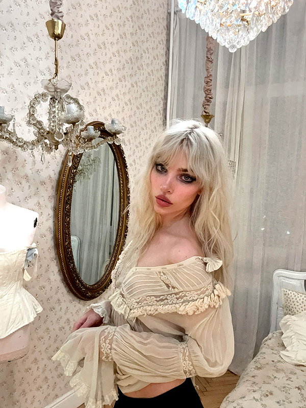 alien.hanna instagram image archive image