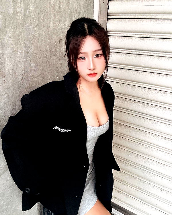 lai_931201 instagram image archive image