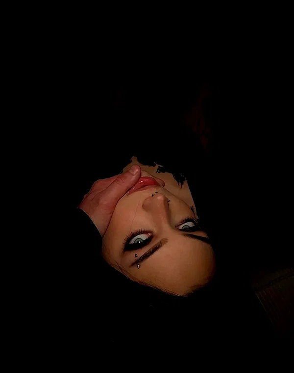 chica.niebla instagram image archive image