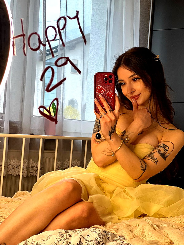 cata.leyah instagram image archive image