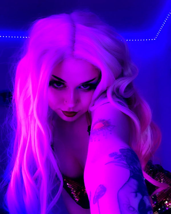 yeahimcaroline instagram image archive image
