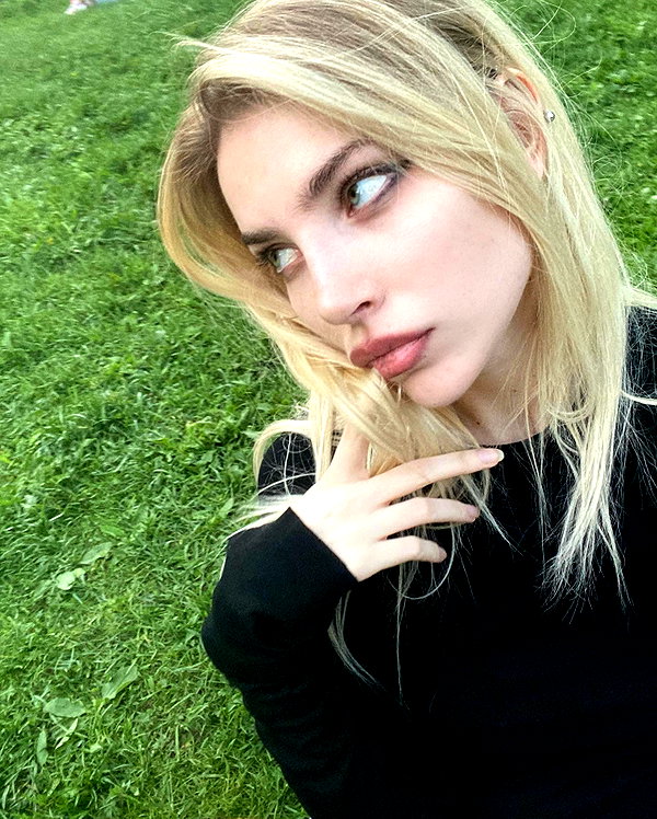 anya4everr instagram image archive image
