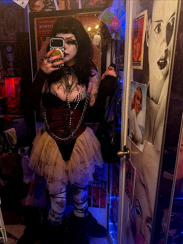 yeahimcaroline instagram image archive image