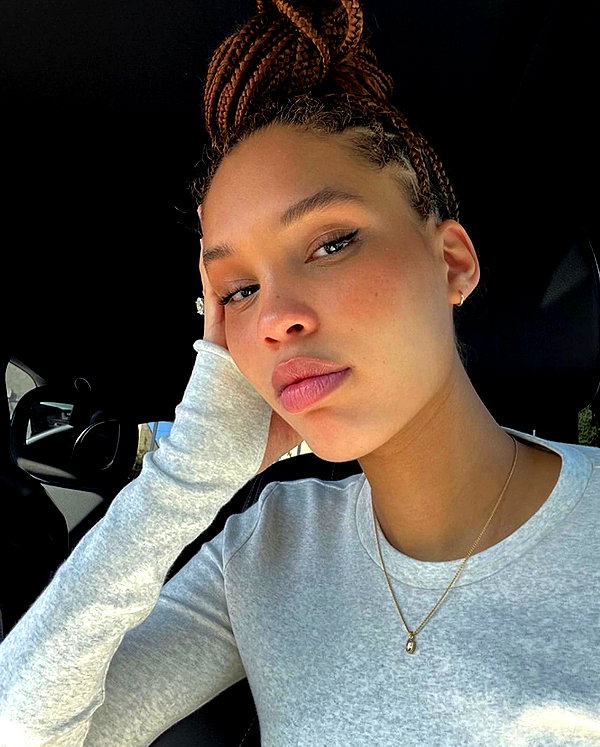 baddiesessence instagram image archive image