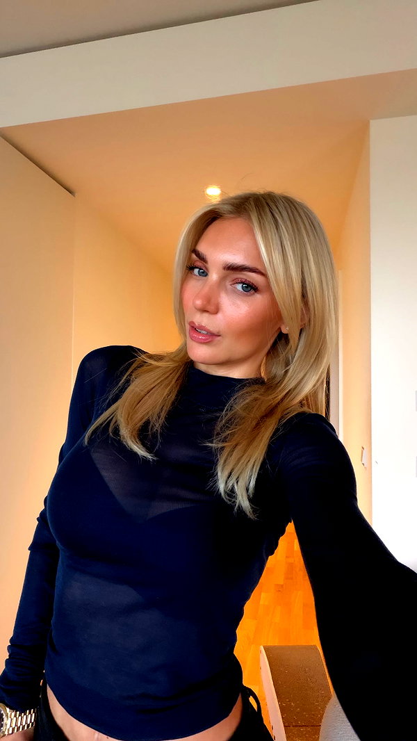 Archived image from @alexisshv on Instagram