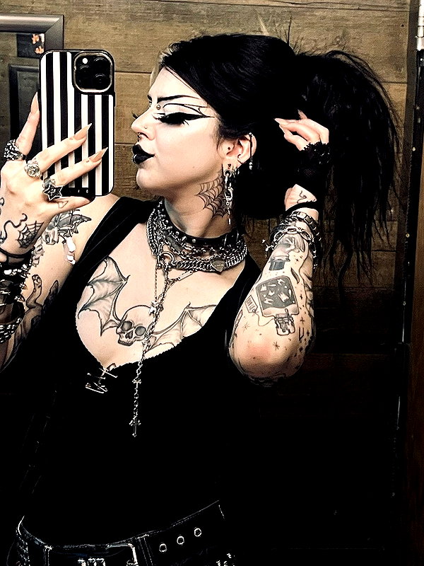 yeahimcaroline instagram image archive image