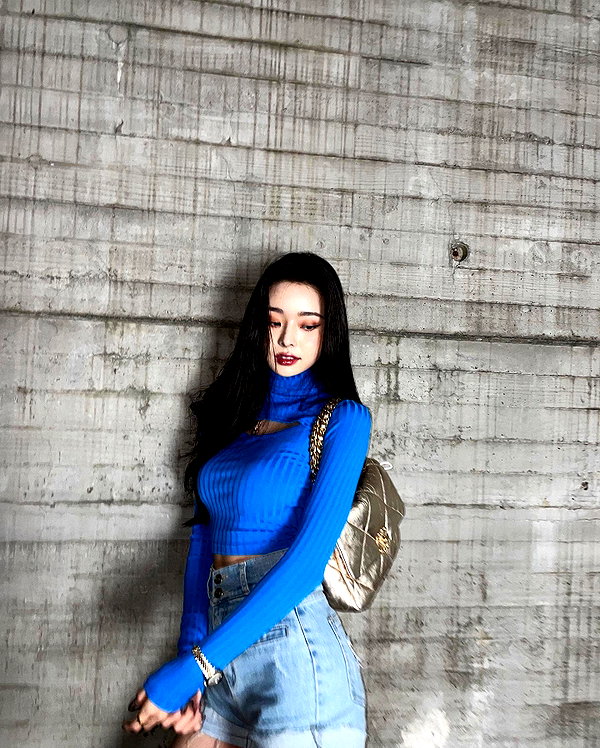 dear.zia instagram image archive image