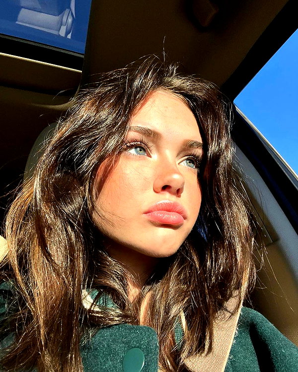 baddiesessence instagram image archive image