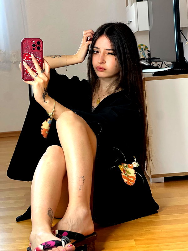 cata.leyah instagram image archive image