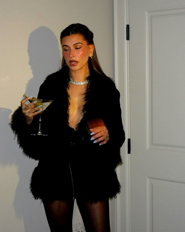 haileybieber instagram image archive image